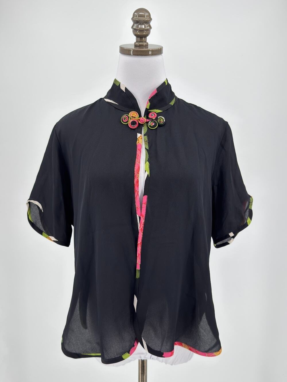 Harari Black Silk Artsy Short Sleeve Single Mandarin Closure Cardigan Top Sz M